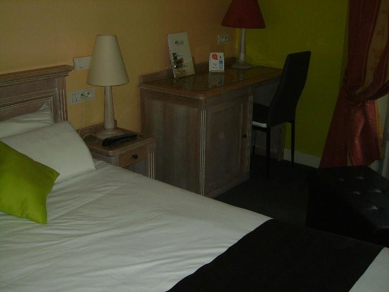 Brit Hotel Aux Sacres Reims, Centre Historique Eksteriør billede