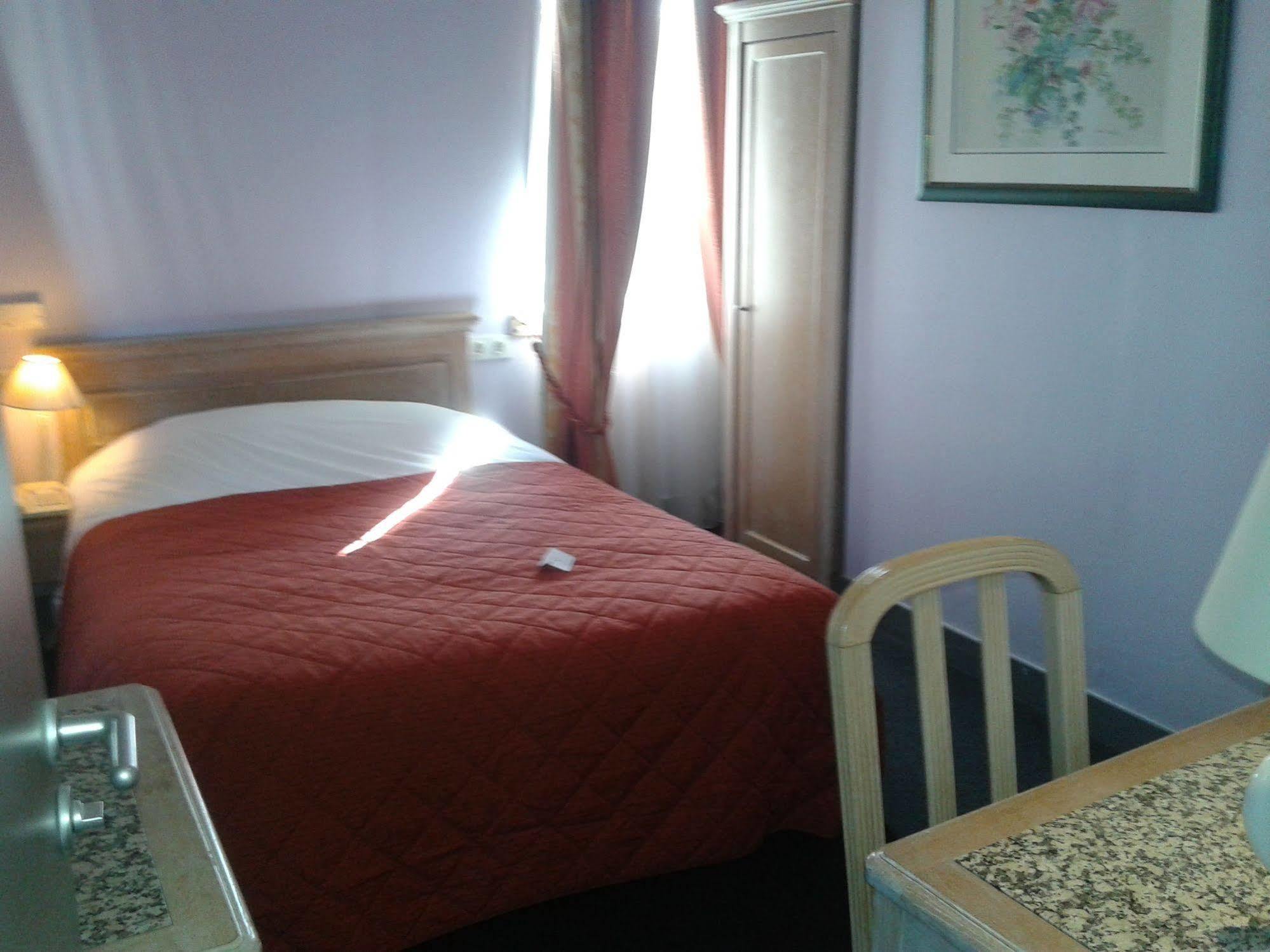 Brit Hotel Aux Sacres Reims, Centre Historique Eksteriør billede